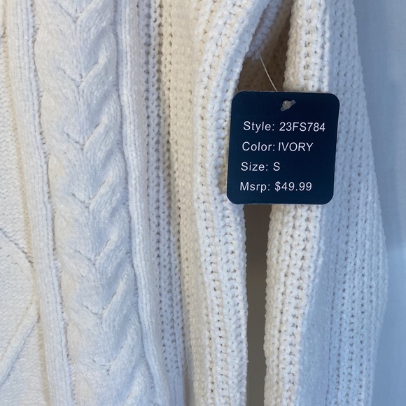 Select + Trend- Brand New Turtle Neck Ivory Sweater! Size small. Very beautiful! - Picture 6 of 7